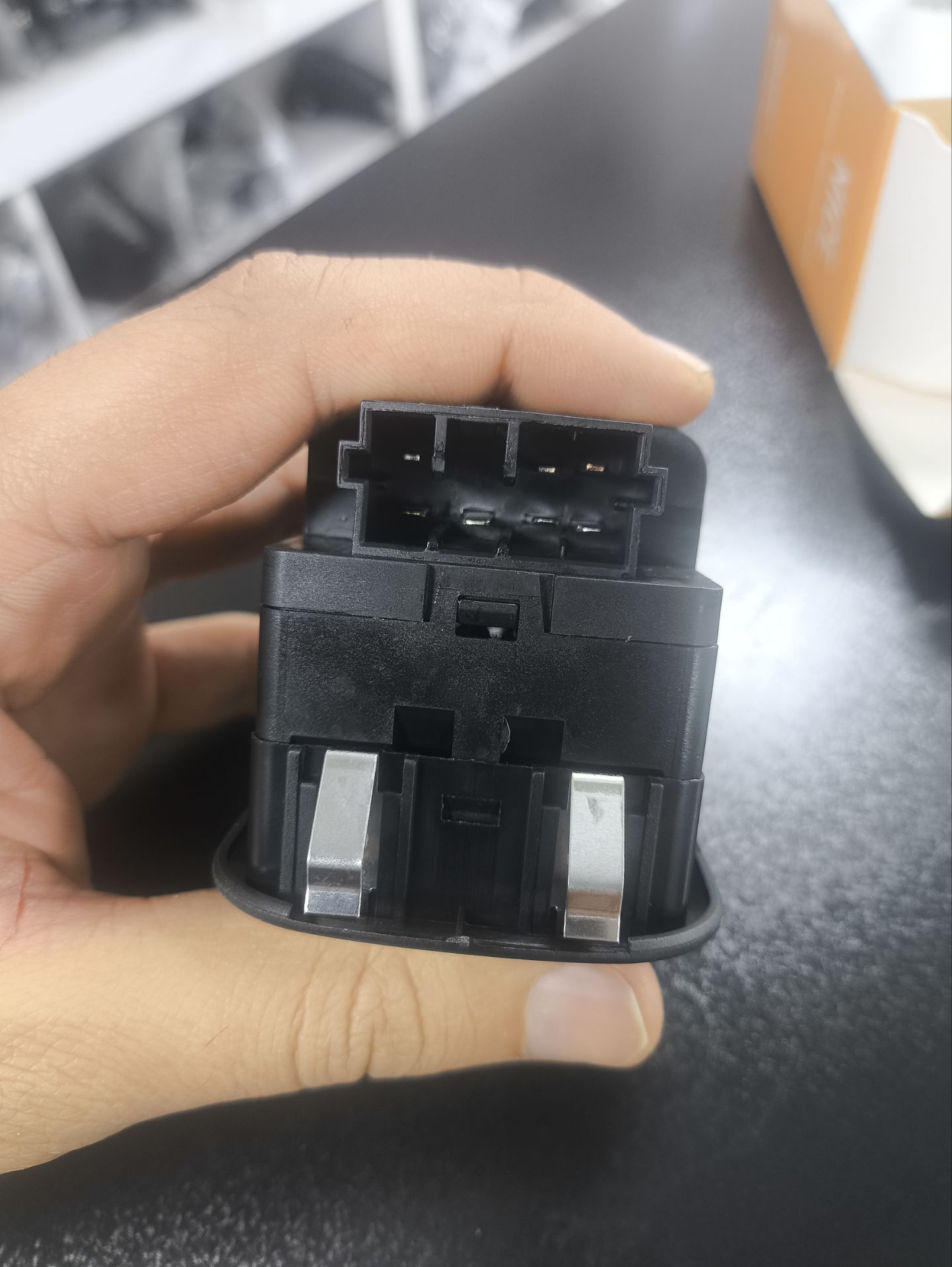 کلید بالابر پژو 206 تیپ 5