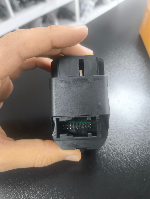 کلید بالابر پژو 206 تیپ 5