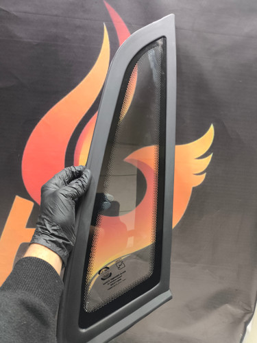 (فرم) شیشه لچکی با نوار رو ستونی پراید صبا