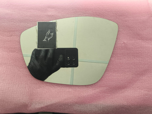 شیشه آینه تارا - پژو 2008