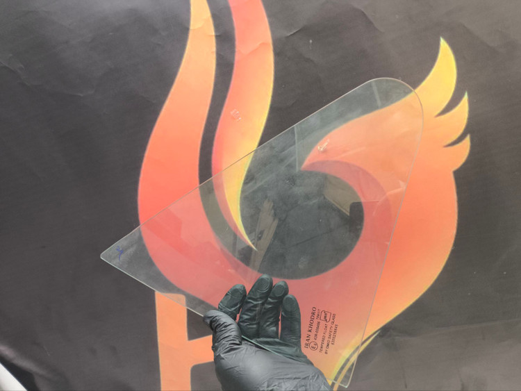 شیشه لچکی عقب 405 و پژو پارس