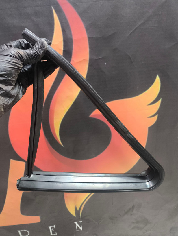 نوار دور شیشه لچکی پژو 405