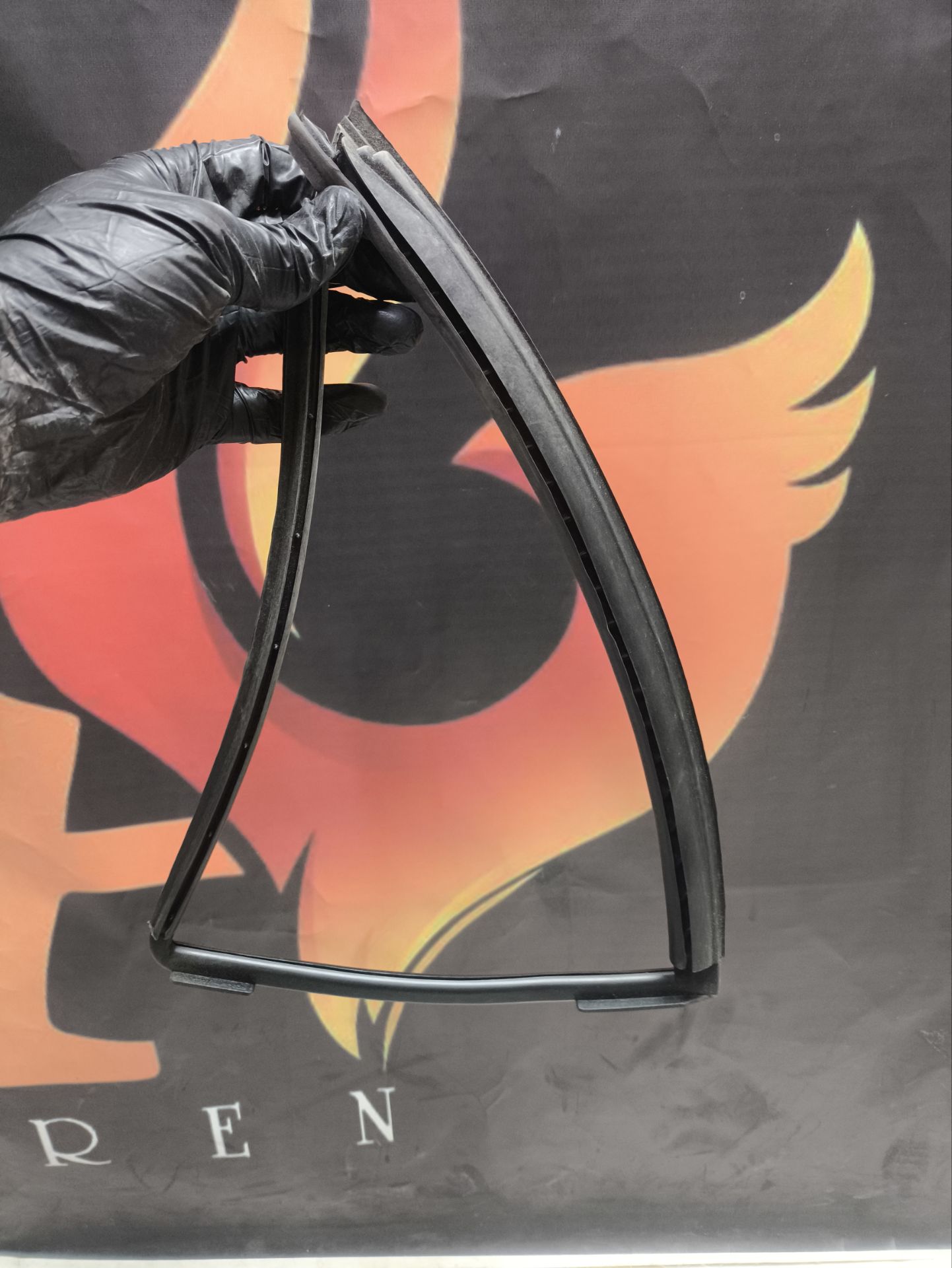 نوار دور شیشه لچکی پژو ریو